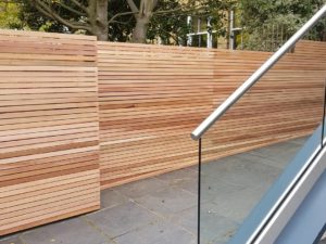 Ceder fence in Wimbledon