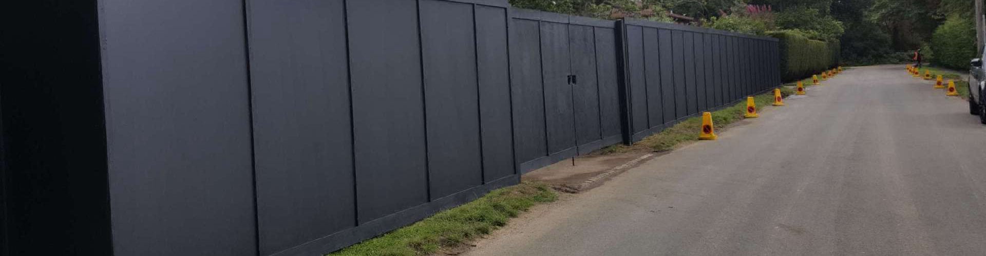 We Provide Site Hoarding, Security Fencing and Acoustic Close Board.